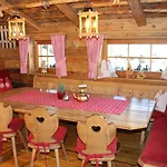 Almdorf - Luxus Huettenurlaub Шале