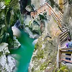 Almdorf - Luxus Huettenurlaub شاليه فلاخاو