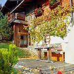 Almdorf - Luxus Huettenurlaub * Флахау