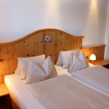 Almdorf - Luxus Hüttenurlaub * Flachau