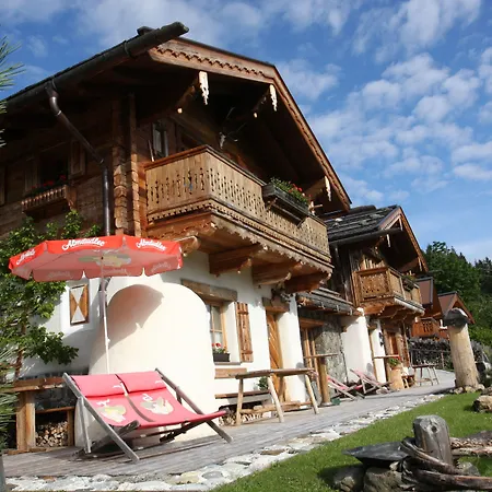 Almdorf - Luxus Huettenurlaub *