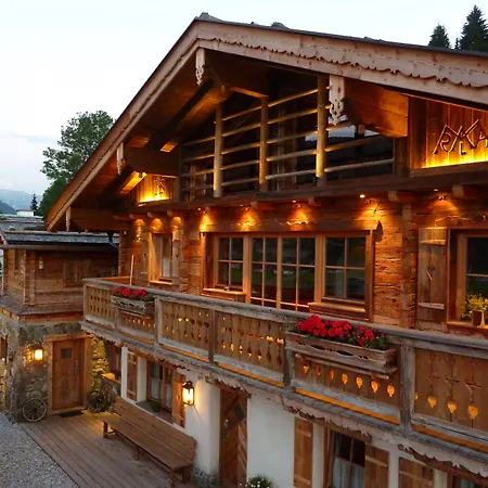Chalet Almdorf - Luxus Huettenurlaub