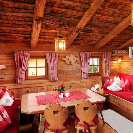Almdorf - Luxus Huettenurlaub *